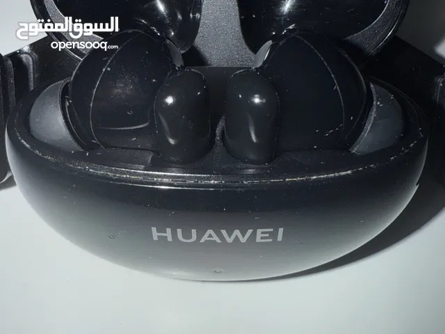 سماعات هواوي لون أسود مستعملة حالة ممتازة جدا