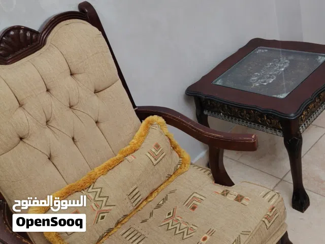 طقم كنب مع طاولاته