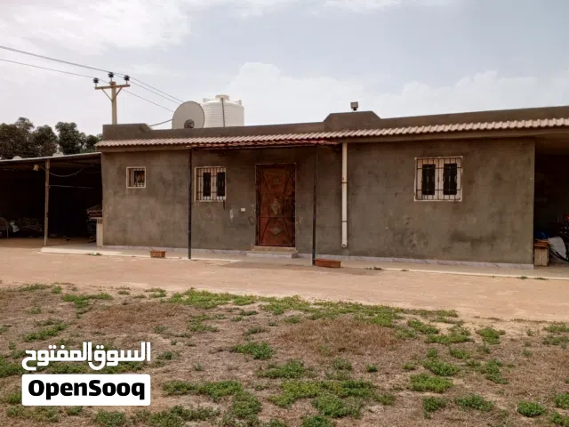 السلام عليكم  قطعه ارض مساحتها 5000 متر للبيع ارض سكنيه بها استراحه متكامله وبئر وعدد من الاشجار