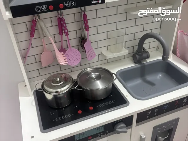 مطبخ اطفال للبيع مستخدم استخدام خفيف في جميع ملحقاته20 دينار او قابل لتفاوض