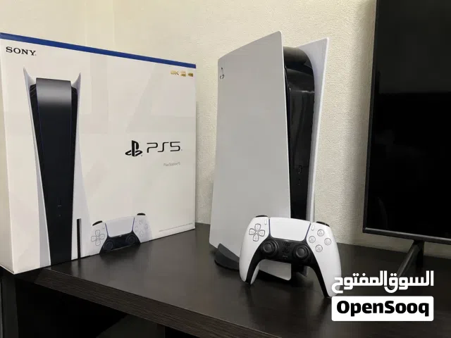 بلاستيشن 5 مع 2 ايادي اصليات مع قاعده شحن وفيفا 26 وبلاك اوبس نضيف ولا نغير فيه اشي