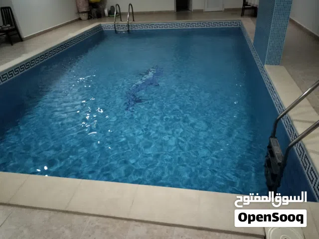 فنى احواض سباحة