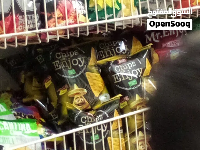 بقالة خلو بكامل اغراضها