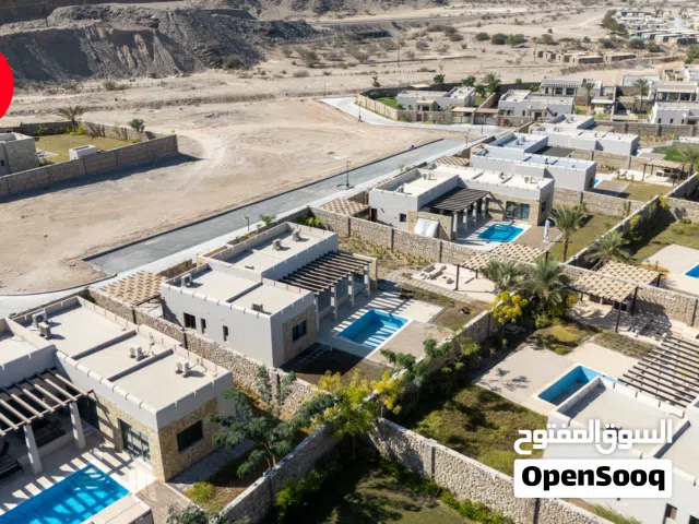 مزرعة فاخرة بغرفتين للبيع في جبل سيفة – إطلالة خلابة على ملعب الجولف