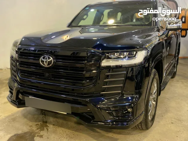 لاندكروز موديل 2024 فئه VX عدد الركاب 7