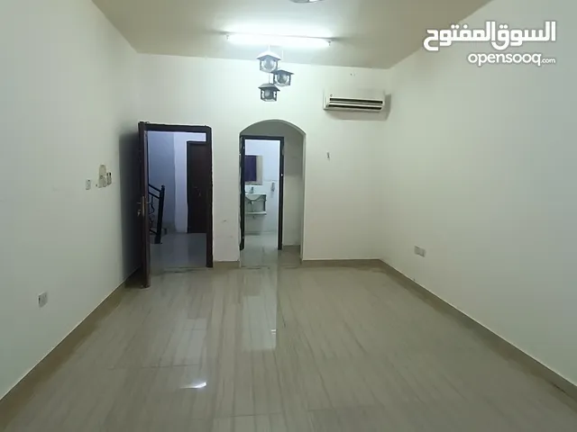 غرفة مع حمام داخلي للشباب في الخوض السابعه خلف مركز الصحي قريب العامري