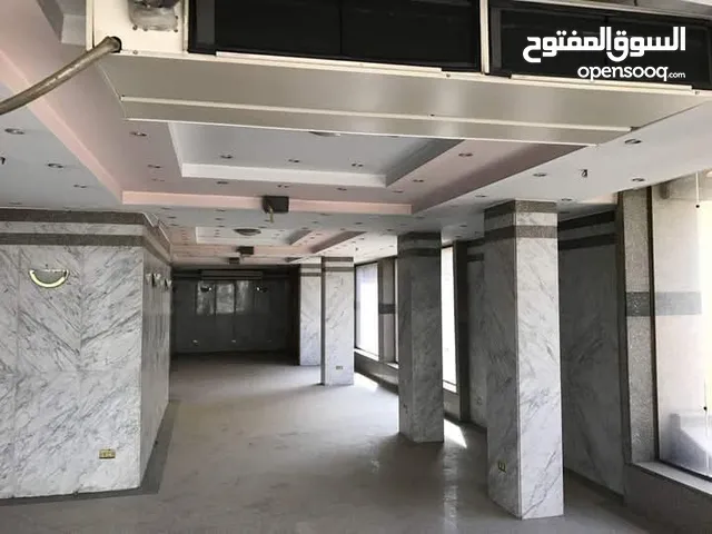 مول تجاري للبيع