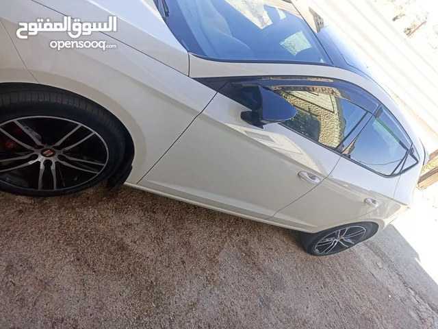 سيات ليون 2018للبيع