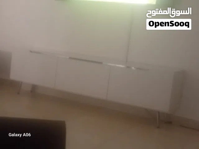 طاولة تلفزيون