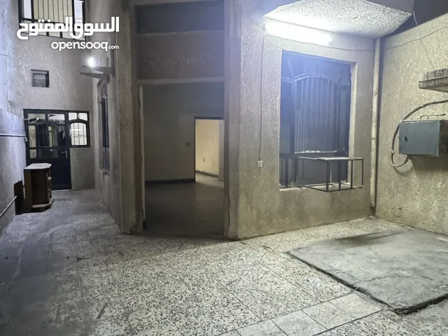 150 m2 3 Bedrooms Townhouse for Rent in Baghdad Saidiya