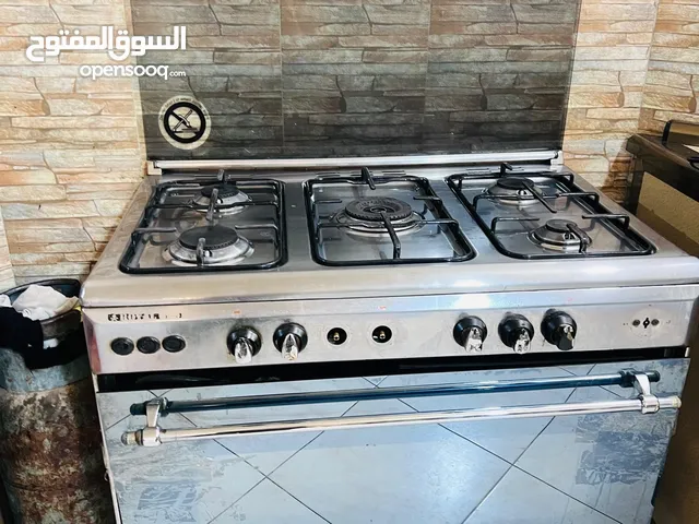 طباخ نظيف وشغال