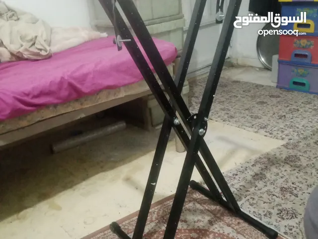 حامل كيبورد ارج حاله ممتازه