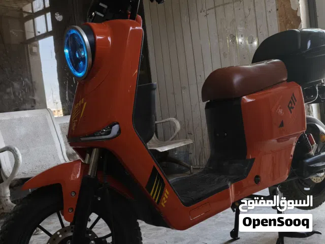 دراجة كهربائي R11 استخدم قليل لون برتقالي