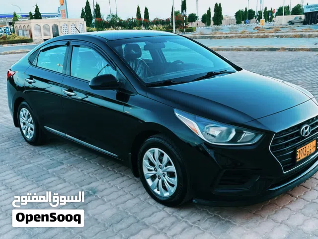 للبيع: هيونداي أكسنت1.6،بدون حوادث،جميع القطع أصلية صنع والطراز 2018،رقم1،فئةالثاني مثبت سرعةالشاشه