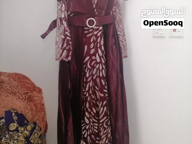 للبيع فساتين فخمه ورخيصه ملبوس مره وحده فقط