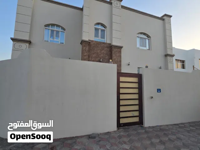 شقه واسعه ونظيفة للايجار في المعبيله السابعه/ شامل النت
