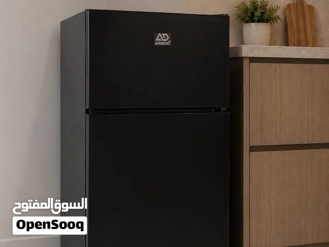 ثلاجة بابين بتصميم عملي وأنيق فريزر علوي وثلاجة سفلية واسعة