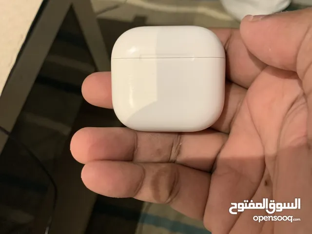 AirPods 4 Noise isolation version