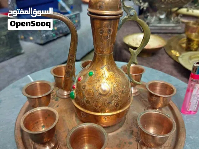 إبريق مغربي مزخرف مع صينيه وفناجين