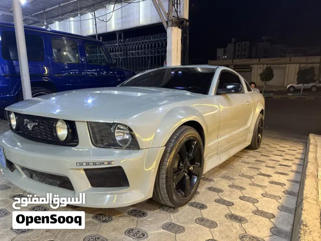 2005 Ford Mustang Standard V6
