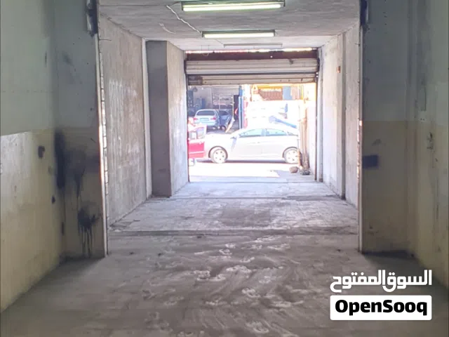 مستودع بالعقبه الحرفيه للايجار طول 20 وعرض 4