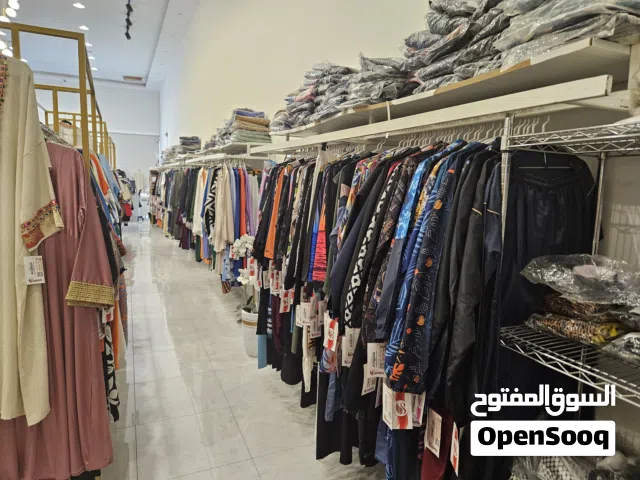 1000 قطعة ملابس للبيع جديد تصفية محل
