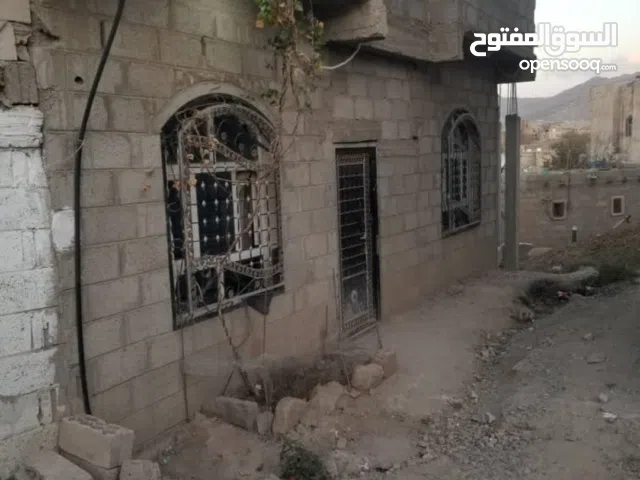 بيت بلاطه لوكس عرررطه في لبنه ونص سعوان الاوسط جنب الزفلت المقطف يتواصل بي