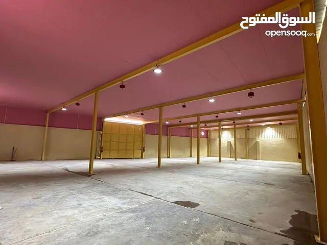 مخزن مجهز بالكامل في موقع مميزجداً ( مدخل بغدادالجنوبي) سيطره 75 عويريج على الشارع العام مباشرة