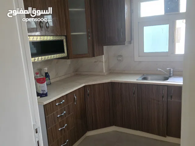 شقة مكتب غرفة وصاله كبيرة مطبخ حمامين