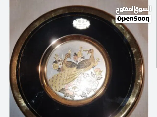 صحن من الفن الياباني مطلي بدهان الذهب