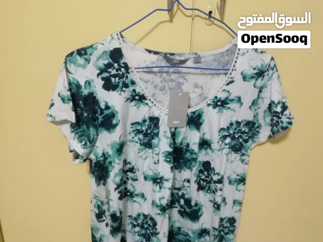 بلوزة لارج حريمى جديدة مقاس 40 خامة ممتازة مستوردة