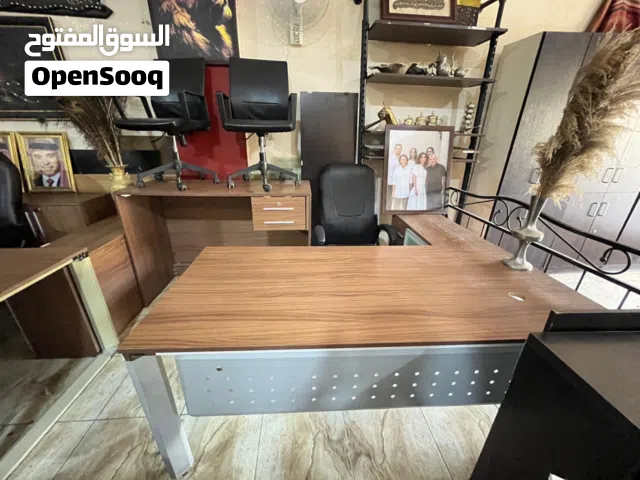 تشكيلة مكاتب مستعملة بحالة الجديد