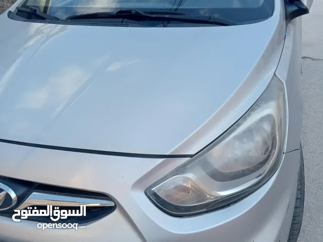 هونداي اكسنت للبيع بحاله ممتازه شصيات الف مطور الف السياره مكسور عليها سنه ترخيص امكانية البدل ع كا
