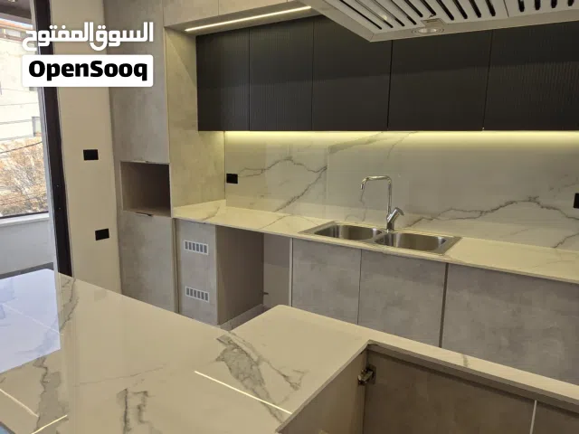 اخر شقة طابق اول طريق المطار جنب مديرية الأمن العام