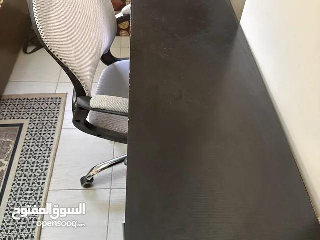 مكتب دراسي للبيع مستعمل الطاوله العرض :120cm الطول 80cm العمق 40cm الكرسي كروم ويتحمل اوزان ثقيله