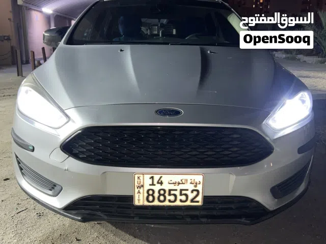 2015 فورد فوكس Standard