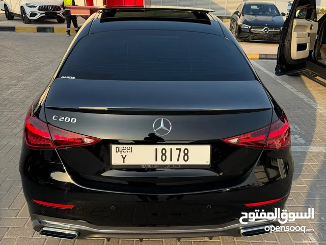 Sedan Mercedes Benz in Dubai