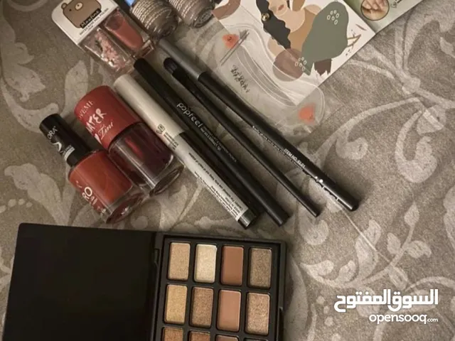بوكس مكياج متنوع
