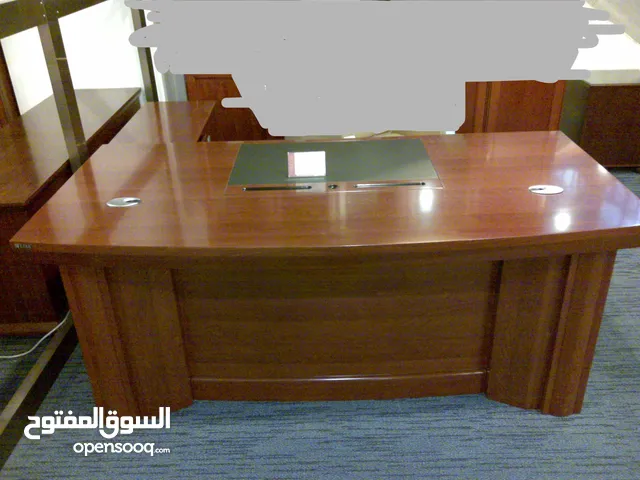 مكتب مدير عام فخم جدًّا