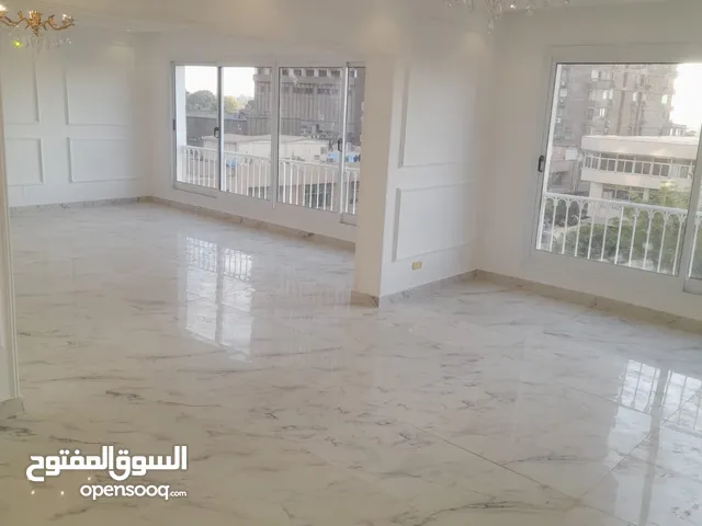 شقة للبيع أبراج عثمان كورنيش النيل المعادى 240 متر جاهزة علي الفرش