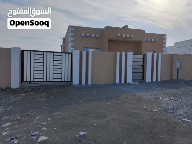 منزل للبيع او للايجار في ولاية الرستاق منطقة الشهامه منزل جديد لم يسكن الأرض ممكن تمديد فيها