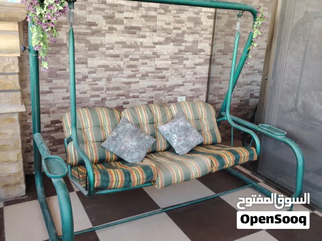 مرجيحة ثلاثية حديد ثقيل بحالة ممتازة جدا