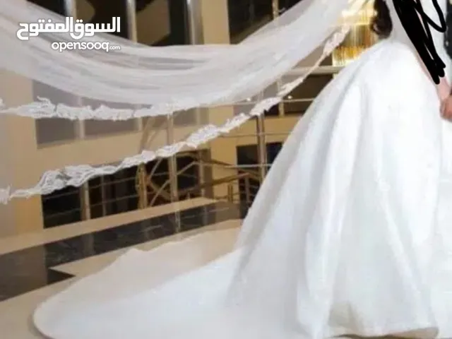 فستان زفاف ابيض لبسه واحده