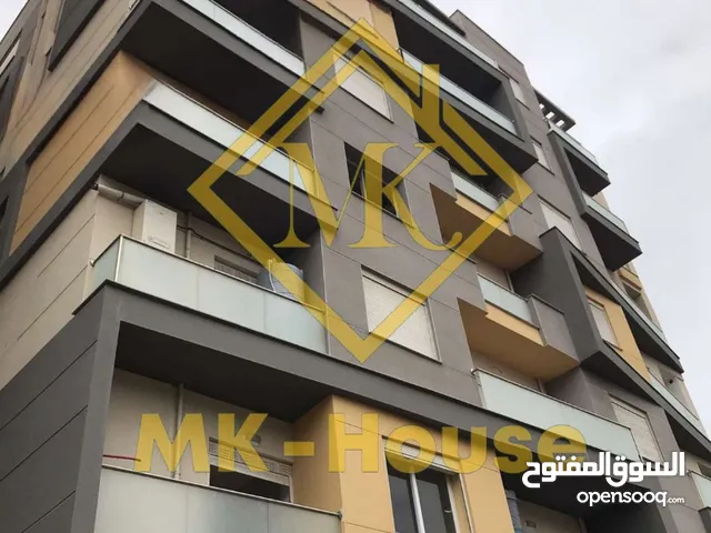 شقة ذات 4 غرف للبيع جاهزة 
عقد فردي و دفتر عقاري