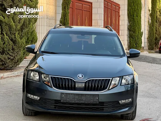 سكودا ستيشن ترخيص 2020 دهان شركة بحالة ممتازةترخيص وتامين شامل لونها مميز وفحص نخب