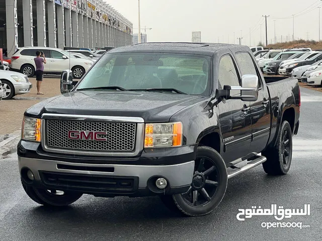 Used GMC Sierra in Um Al Quwain