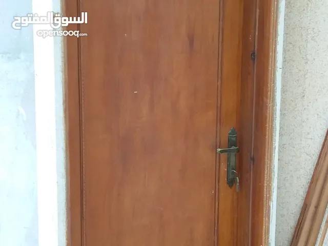 باب خشب مستعمل للبيع