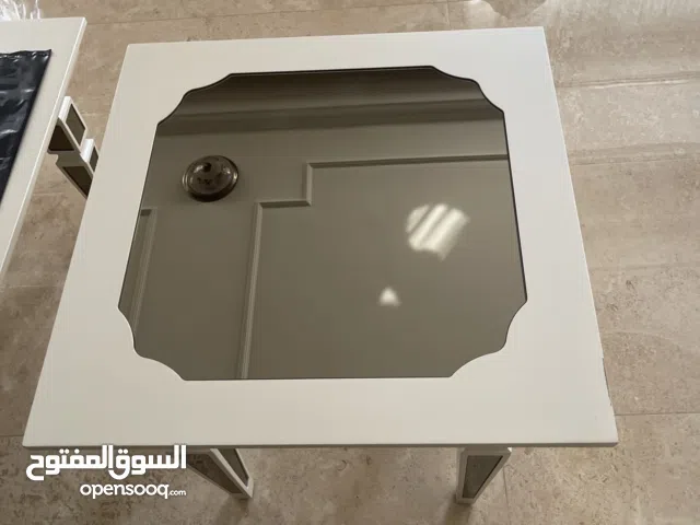 طاولة وسط مع طاولة جنب لون بيج