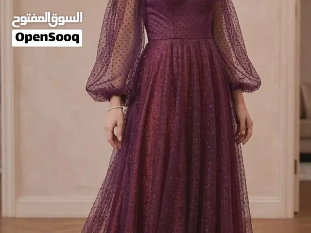 فستان للبيع مميز ذو لمعة لطيفة بسعر مغري