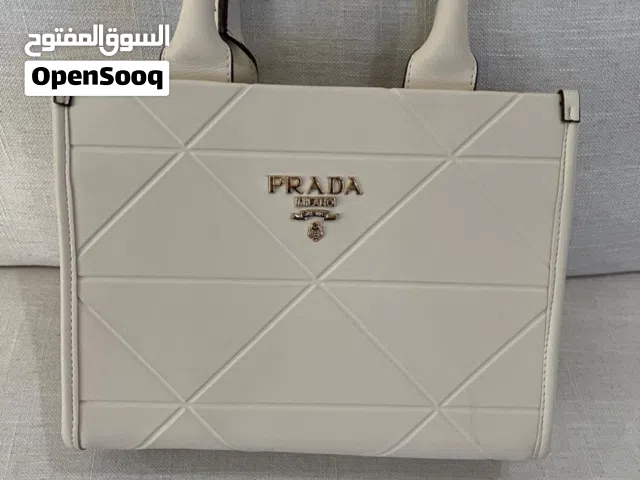 شنطة يد برادا درجه اولى جديده غير مستعمله